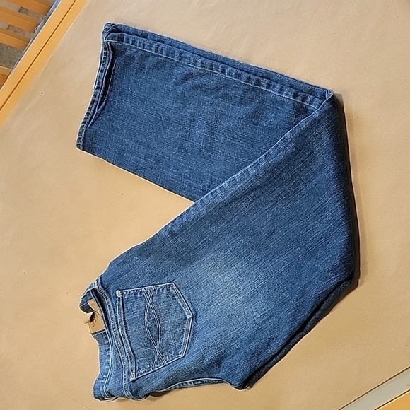 Abercrombie & Fitch "Emma" Size 6 Straight Leg Blue Jeans, Gently Used Condition - Picture 1 of 13